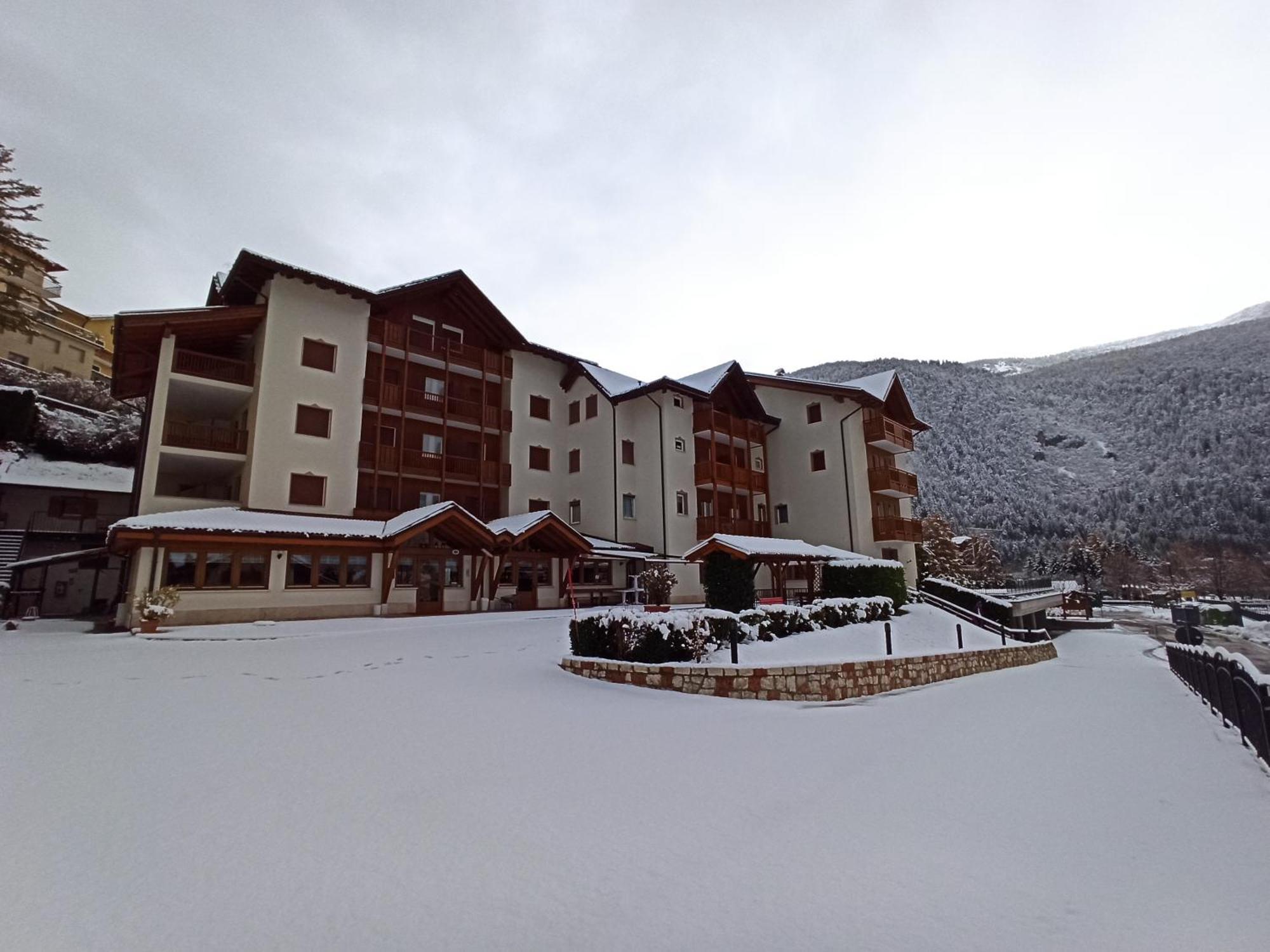 Hotel Zurigo Молвена Екстериор снимка