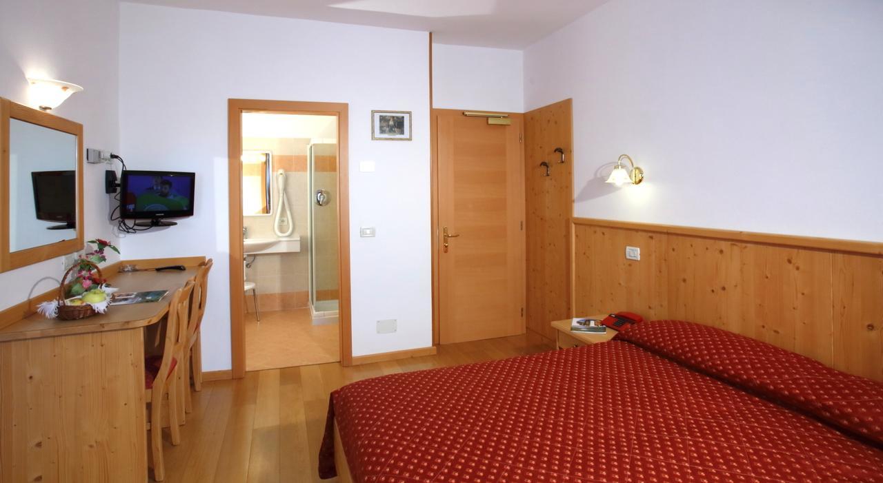 Hotel Zurigo Молвена Екстериор снимка