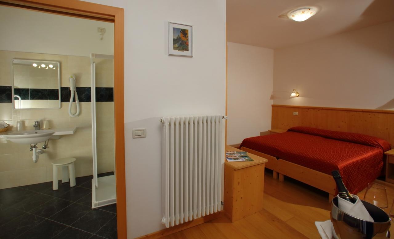 Hotel Zurigo Молвена Екстериор снимка